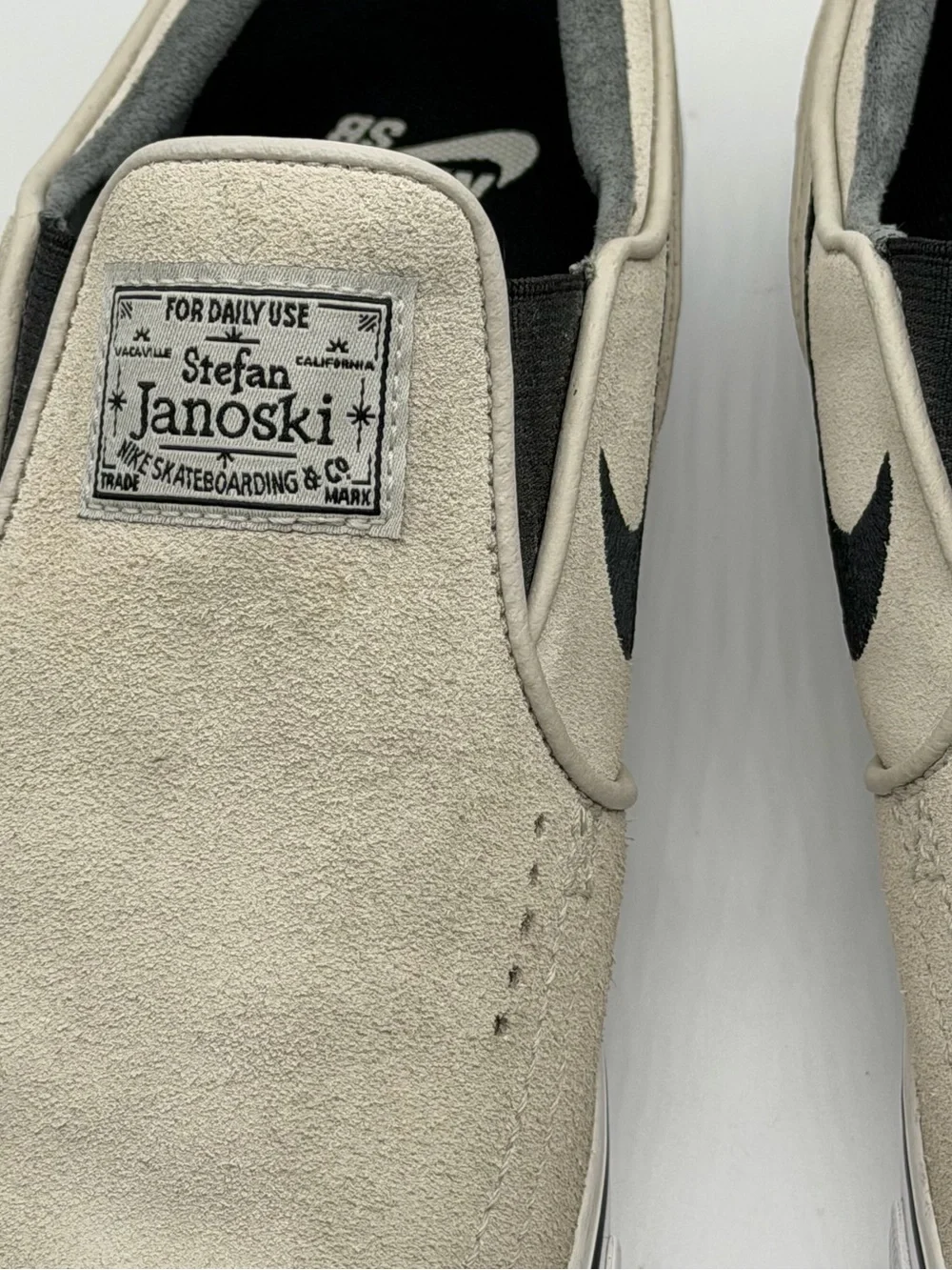Nike SB Janoski+ Slip On Suede Skate Shoes White Black 10.5